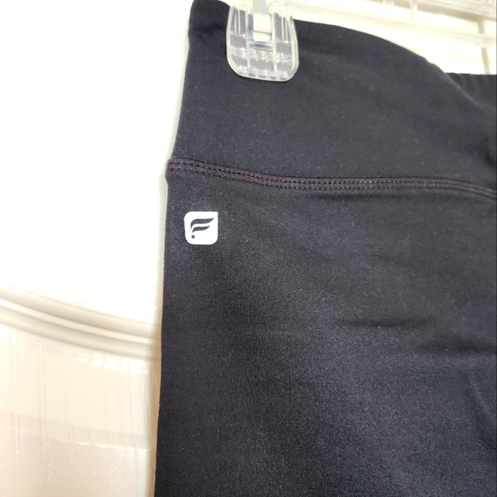 NWOT Fabletics Ingrid Capri Legging - Picture 5 of 7
